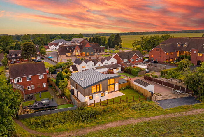 3 Bedroom Detached House For Sale In Stratford Road, Hockley Heath, B94