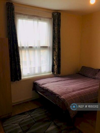 Studio To Rent In Green Lanes, London, N8