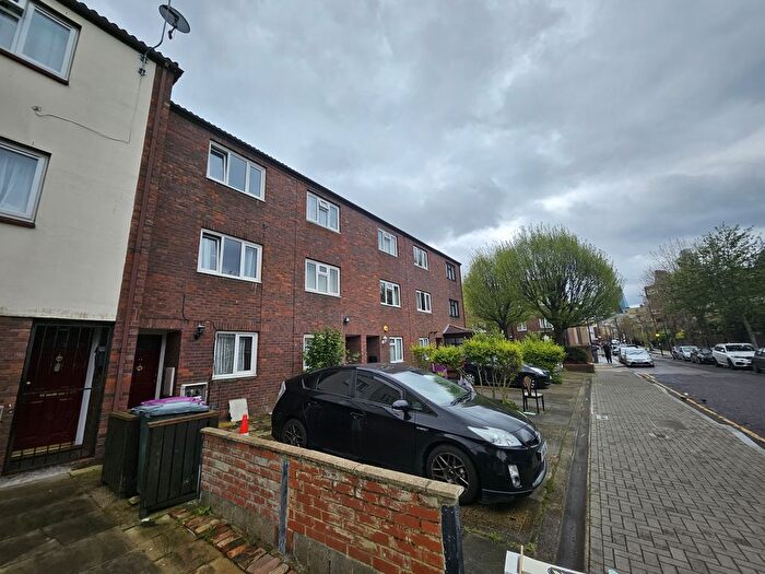 4 Bedroom Town House To Rent In Old Montague Street, E1