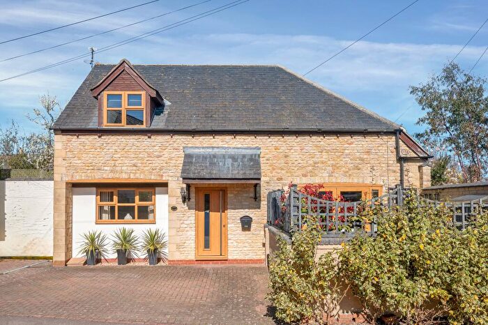 2 Bedroom Detached House For Sale In Oakham Road, Whissendine, LE15