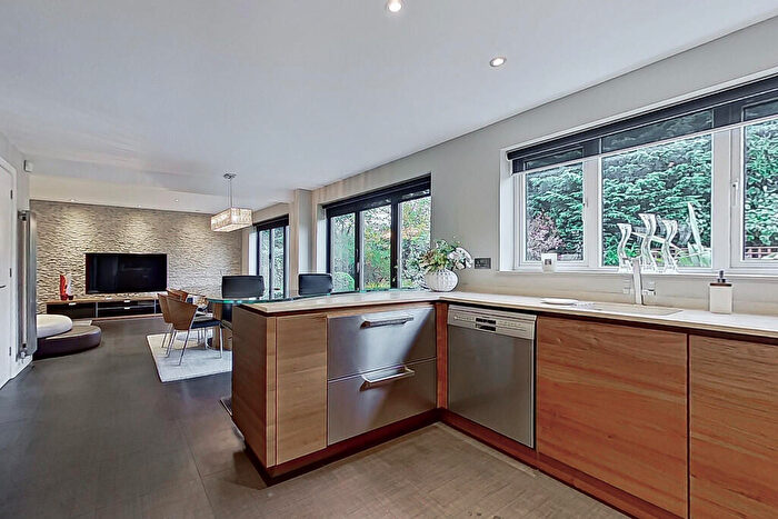 4 Bedroom Detached House For Sale In Corn Mill Close, Walmley, B76