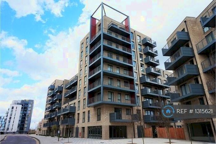 3 Bedroom Flat To Rent In Hitherwood Court, London, NW9