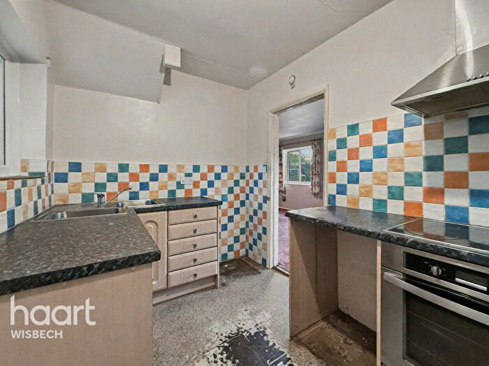 3 Bedroom Semi-Detached House For Sale In Limes Avenue, Elm, PE14