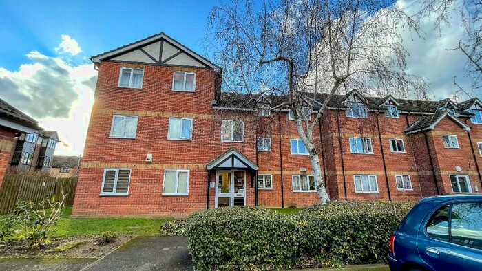 2 Bedroom Flat To Rent In Foxglove Way, Wallington, Surrey, SM6
