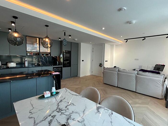 3 Bedroom Apartment To Rent In Vermont House, Dingley Road, London, EC1V
