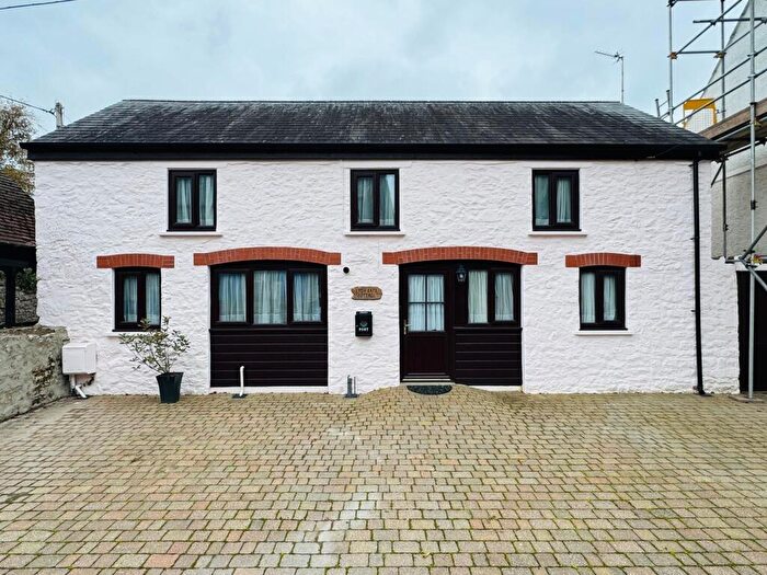 3 Bedroom House To Rent In Bridge Street, St Clears, SA33