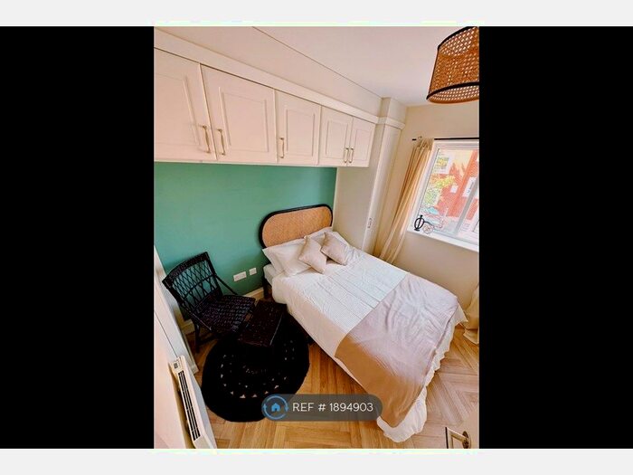 2 Bedroom Detached House To Rent In Heron House, Reading, RG2