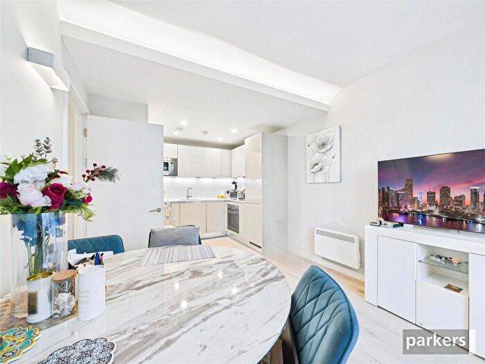 2 Bedroom Apartment For Sale In Wokingham Road, Bracknell, Berkshire, RG42