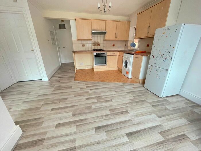 2 Bedroom Flat To Rent In Gubbins Lane, Romford, RM3