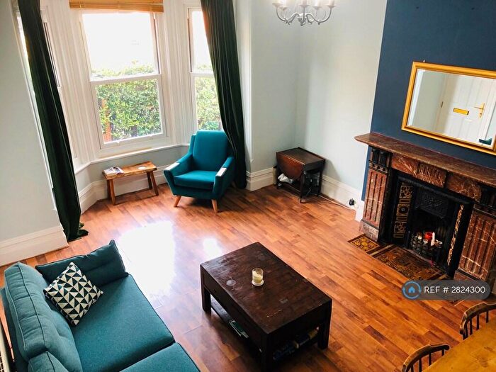 2 Bedroom Flat To Rent In Russell Street, Reading, RG1