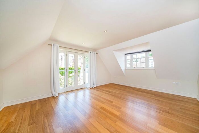 5 Bedroom Detached House To Rent In Southwood Avenue, Coombe, KT2