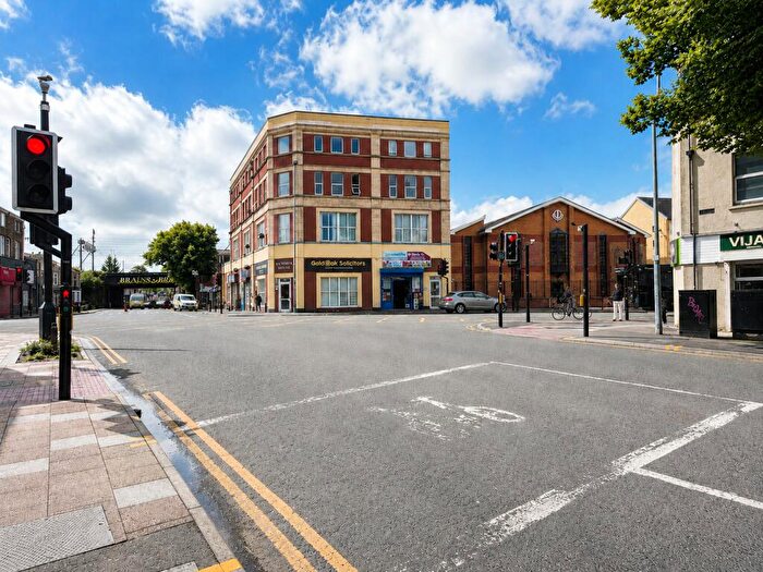2 Bedroom Flat To Rent In Victoria House, - Tudor Street, Cardiff, CF11