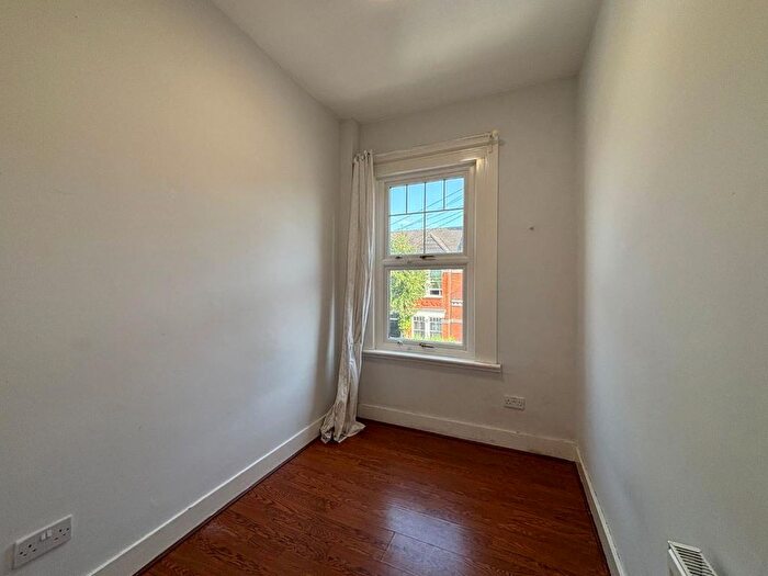 4 Bedroom Flat For Sale In Wheatlands Road, Tooting, London, SW17