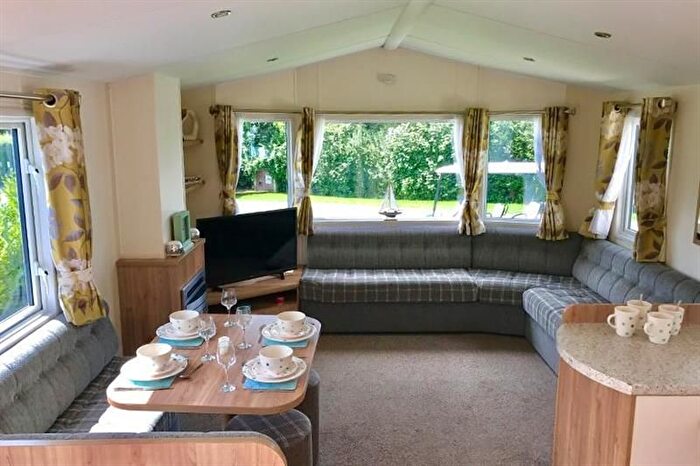 3 Bedroom Mobile/park Home For Sale In Hillway Road, Bembridge, PO35
