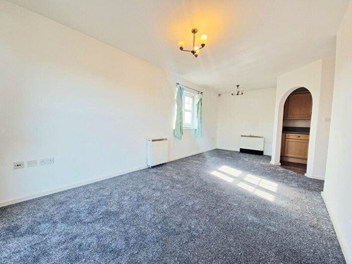 2 Bedroom Apartment To Rent In Fog Lane, Merlin House, M19