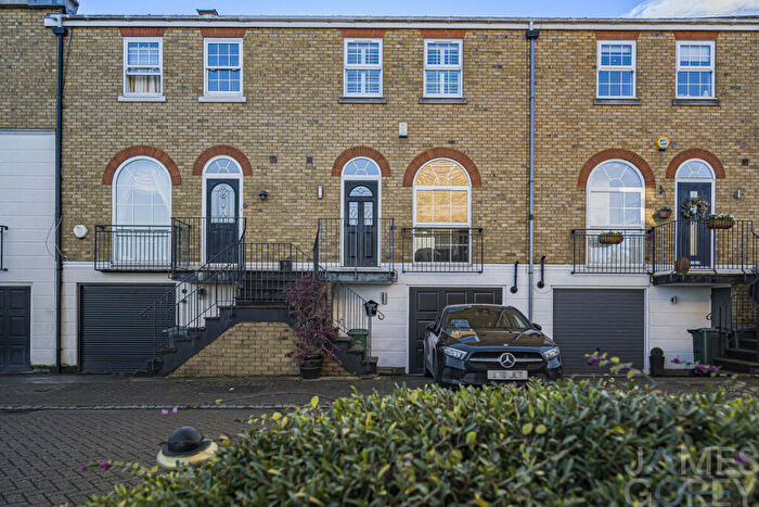 3 Bedroom Town House For Sale In Frobisher Way, Greenhithe, DA9