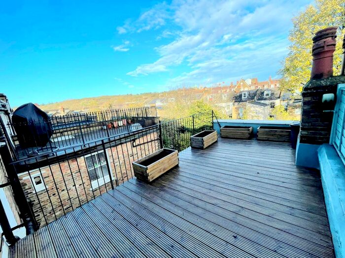 2 Bedroom Flat To Rent In Bickerton Road, Archway, N19