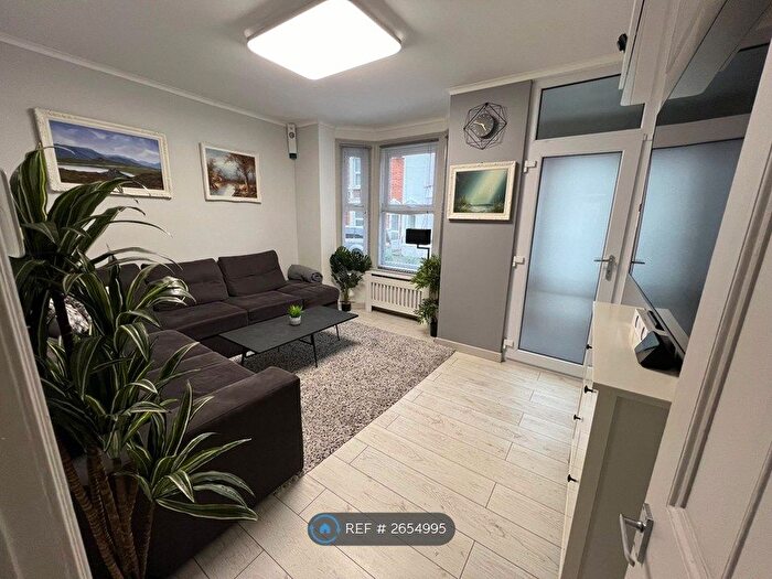 3 Bedroom Terraced House To Rent In Rochester Avenue, Rochester, ME1