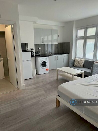 Studio To Rent In Lower Addiscombe Road, Croydon, CR0