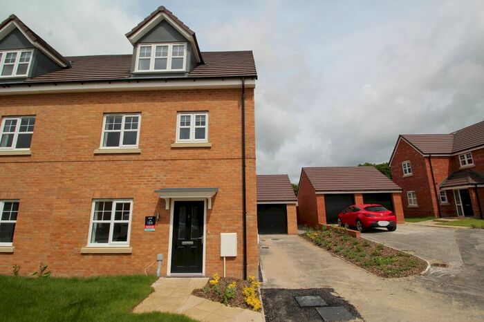 4 Bedroom Semi-Detached House To Rent In Vines Cross Way, Skelmersdale, Lancashire, WN8