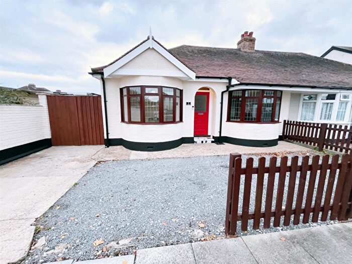 2 Bedroom Semi-Detached Bungalow To Rent In King Edward Avenue, Rainham, RM13