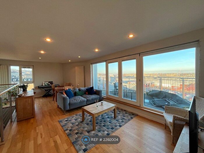 3 Bedroom Flat To Rent In East London Street, Edinburgh, EH7