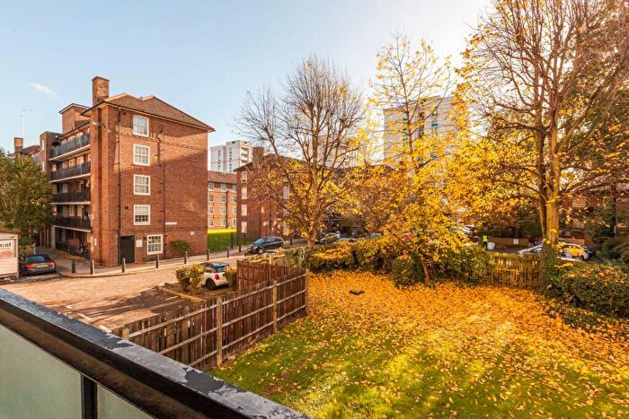 2 Bedroom Maisonette For Sale In Bow Road, Bow, London, E3