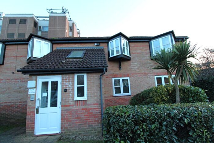 1 Bedroom Flat To Rent In Wells Court, Regarth Avenue, Romford, Essex, RM1
