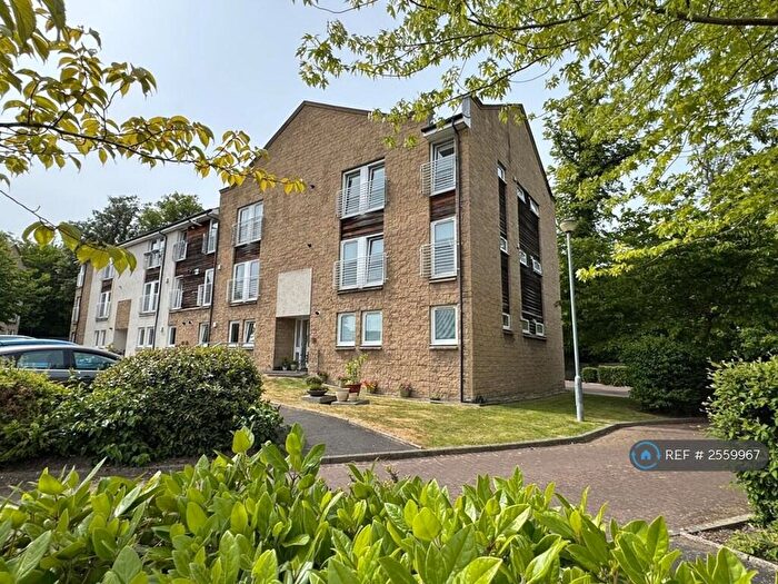 2 Bedroom Flat To Rent In Woodburn Park, Hamilton, ML3