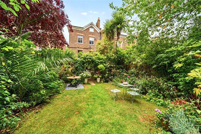 3 Bedroom Maisonette For Sale In Hazellville Road, London, N19
