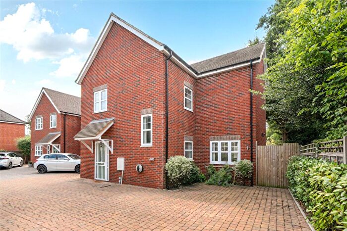 4 Bedroom Detached House For Sale In Simplemarsh Road, Addlestone, Surrey, KT15
