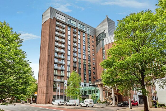 2 Bedroom Apartment For Sale In Lewins Mead, Bristol, BS1
