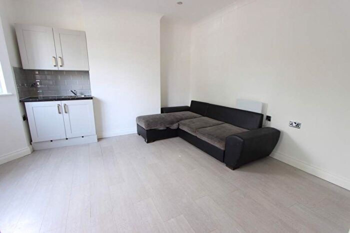 1 Bedroom Flat To Rent In Green Road, London, N14