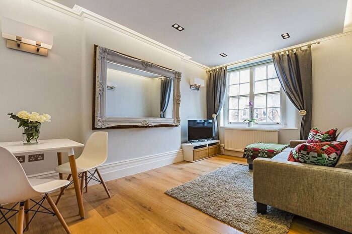 2 Bedroom Flat To Rent In Hastings Street, Bloomsbury, London, WC1H