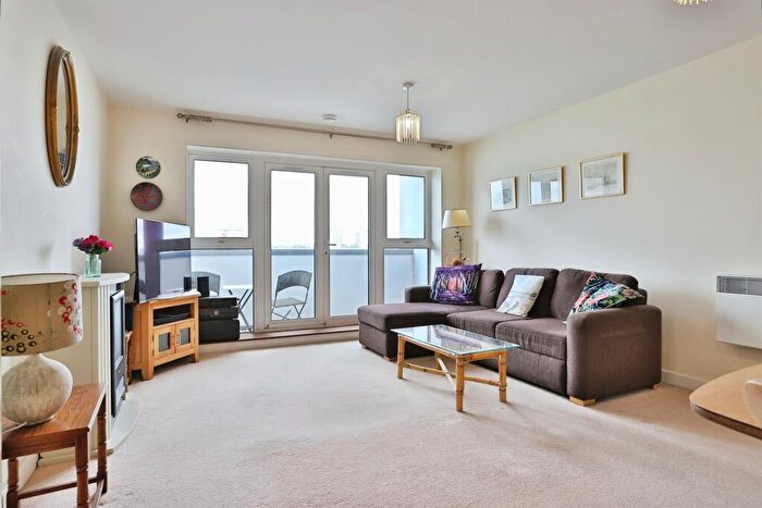 1 Bedroom Flat For Sale In Lifeboat Quay, Poole, BH15