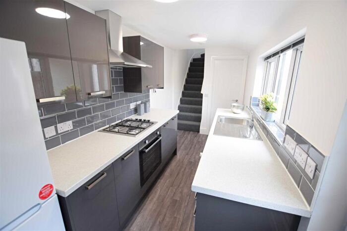 2 Bedroom Terraced House To Rent In Albany Street - Apt A - Student House - /, LN1