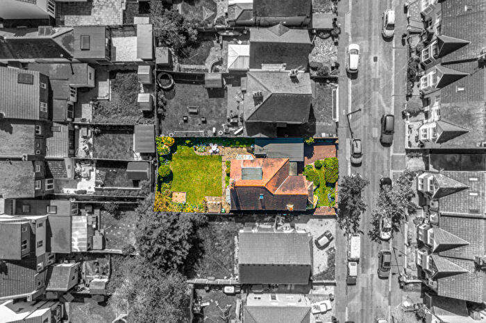 4 Bedroom Detached House For Sale In St. Georges Park Avenue, Westcliff-on-sea, SS0