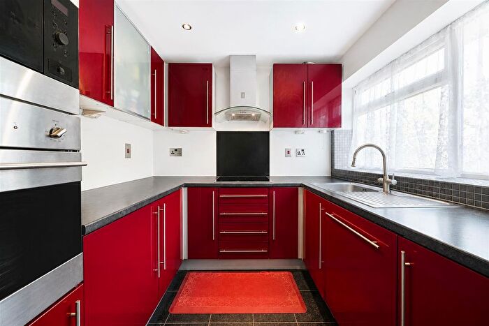 3 Bedroom End Terrace House To Rent In Beechcroft Close, Heston, TW5