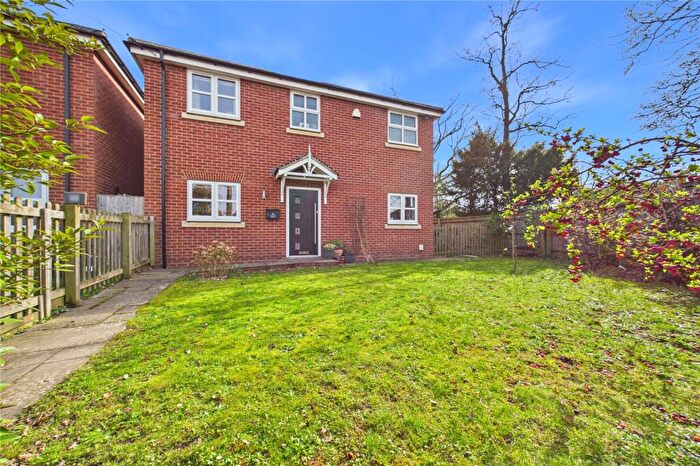 3 Bedroom Detached House For Sale In Clayhill Road, Burghfield Common, Reading, Berkshire, RG7
