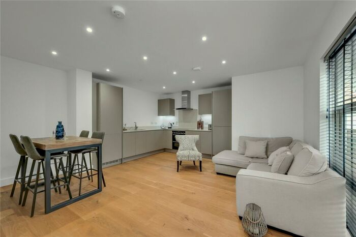 1 Bedroom Maisonette To Rent In Ditton Grove, Esher, Surrey, KT10