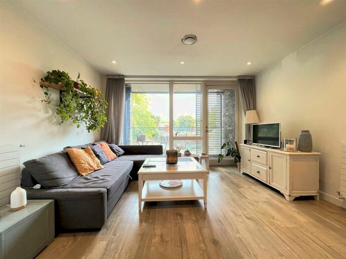 2 Bedroom Apartment To Rent In Woods Road, Peckham, London, SE15