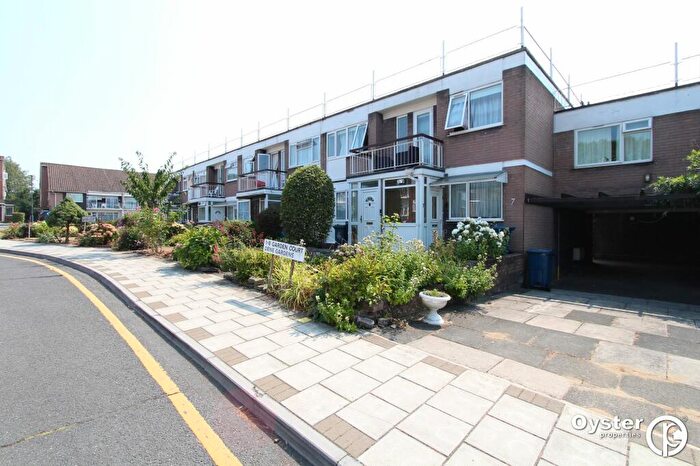 2 Bedroom Flat To Rent In Garden Court, Stanmore, HA7