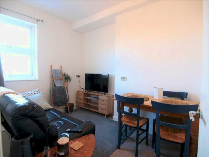 2 Bedroom Flat To Rent In Hornsey Road, Islington, N19