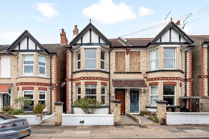 3 Bedroom Semi-Detached House For Sale In Leighton Road, Hove, BN3