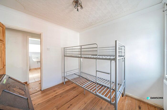 3 Bedroom Detached Bungalow For Sale In Whitestone Avenue, Bishopston, Swansea, SA3
