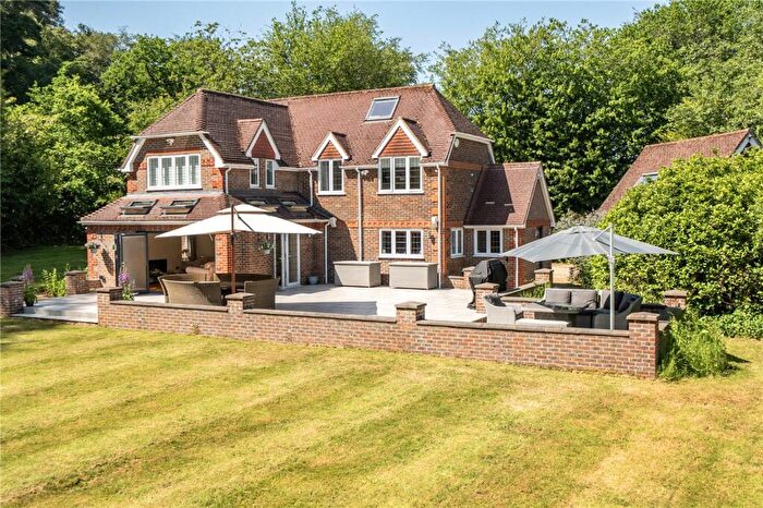 4 Bedroom Detached House For Sale In Moor Park Way, Farnham, Surrey, GU9