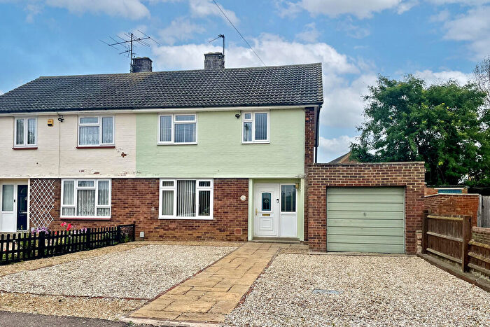 3 Bedroom Semi-Detached House For Sale In Mead End, Biggleswade, SG18