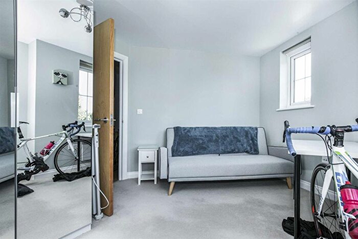 2 Bedroom Flat For Sale In Stants View, Hertford, SG13