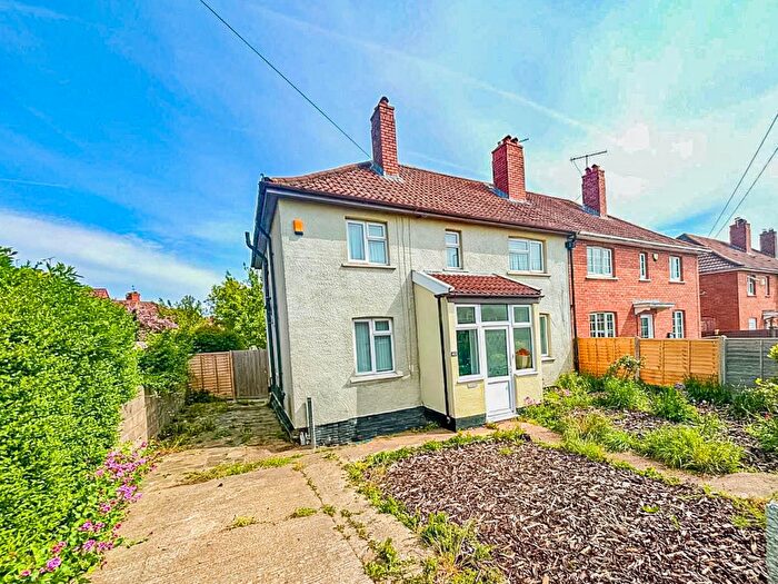 4 Bedroom Semi-Detached House To Rent In Lockleaze Road, Horfield, Bristol, BS7