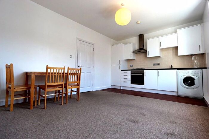 1 Bedroom Flat To Rent In Queens Road, Bounds Green, N11